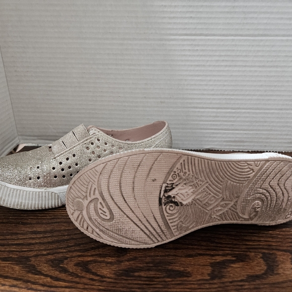 Blowish. Girls size 1. Rubber shoes. Gold sparkles. (C) - Picture 7 of 7